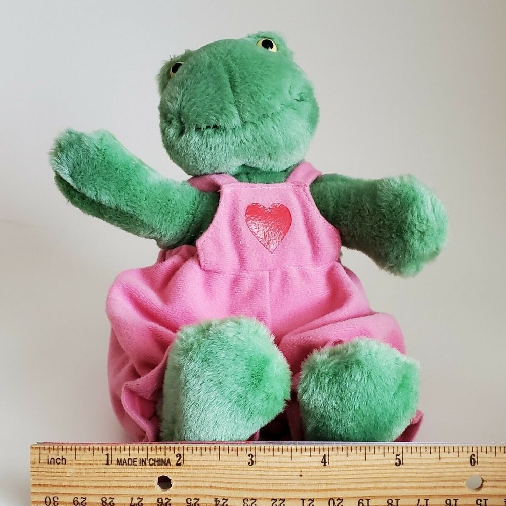 Vintage Hallmark Frog Plush Pink Jumpsuit Valentine Heart Girl  8" - Picture 8 of 11